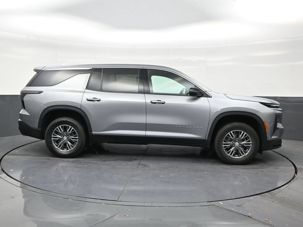 Used 2024 Chevrolet Traverse LS FWD image 6