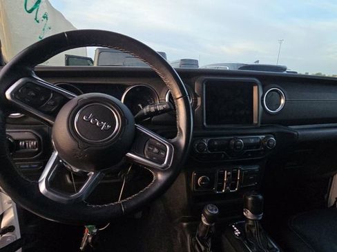 Used 2021 Jeep Wrangler Unlimited Sahara AWD/4WD image 9