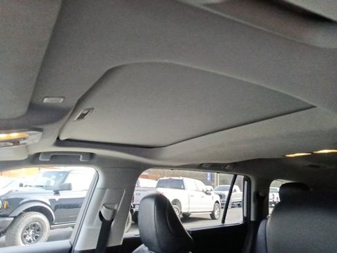 Used 2023 Toyota Highlander L image 14