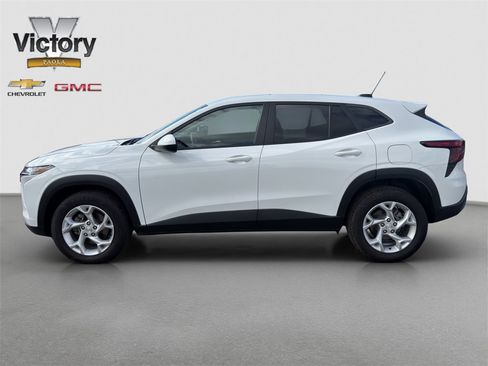 Used 2024 Chevrolet Trax LS w/ LS Convenience Package image 3