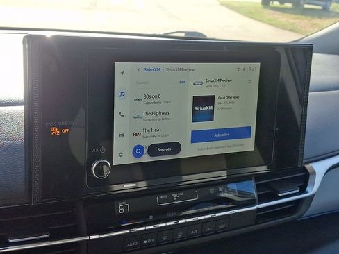 Used 2025 Toyota Sienna LE FWD image 18
