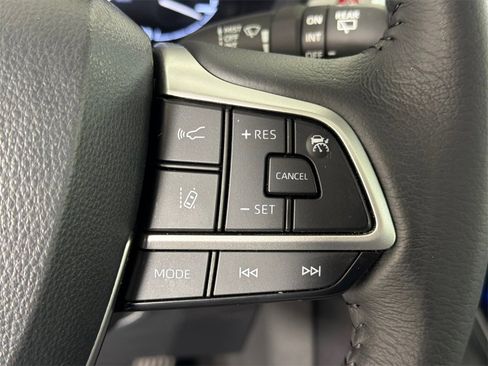 Used 2025 Toyota Sienna XLE image 25