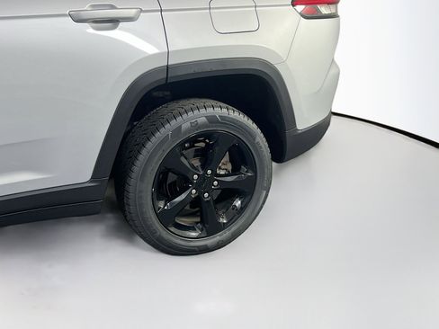 Used 2023 Jeep Grand Cherokee Limited w/ Black Appearance Package image 29