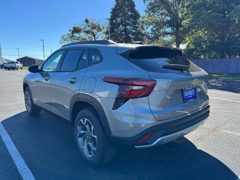 New 2025 Chevrolet Trax LT w/ LT Convenience Package image 5