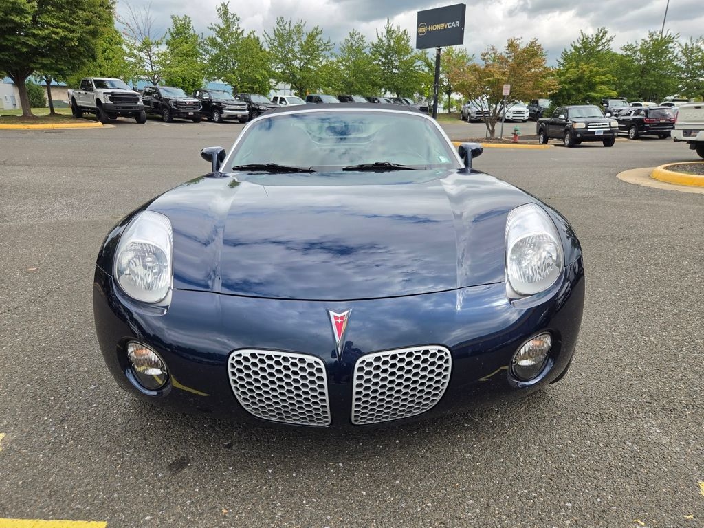 Used 2006 Pontiac Solstice Convertible w/ Premium Package RWD image 2