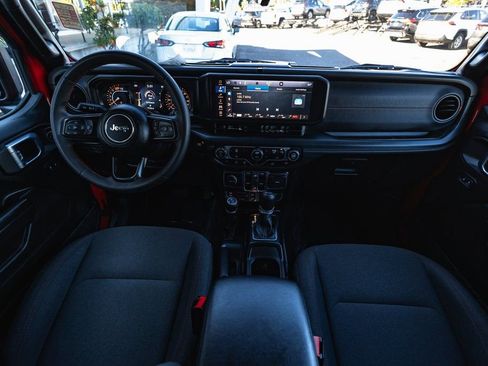 Used 2024 Jeep Wrangler Unlimited Rubicon image 25