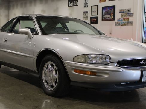 Used 1999 Buick Riviera Supercharged Coupe FWD image 6