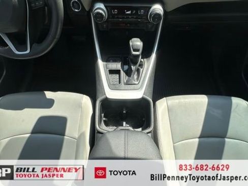 Used 2022 Toyota RAV4 XLE Premium image 11