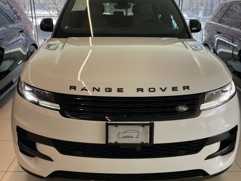 Used 2024 Land Rover Range Rover Sport SE image 10
