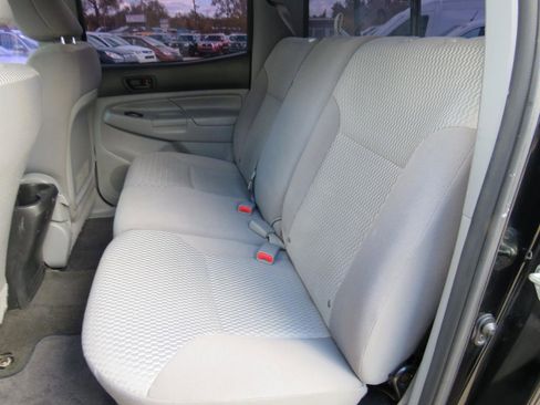 Used 2015 Toyota Tacoma 4x4 Double Cab w/ SR5 Package image 17