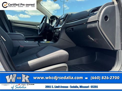 Certified 2023 Chrysler 300 Touring w/ Sport Appearance Package RWD image 21