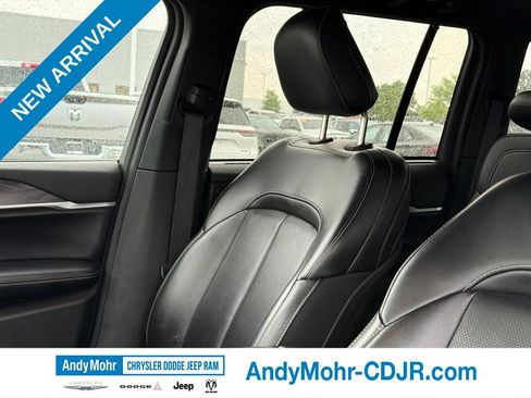 Used 2024 Jeep Grand Cherokee Limited w/ Luxury Tech Group II AWD/4WD image 11