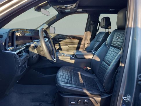 Used 2024 Cadillac Escalade Sport Platinum image 11