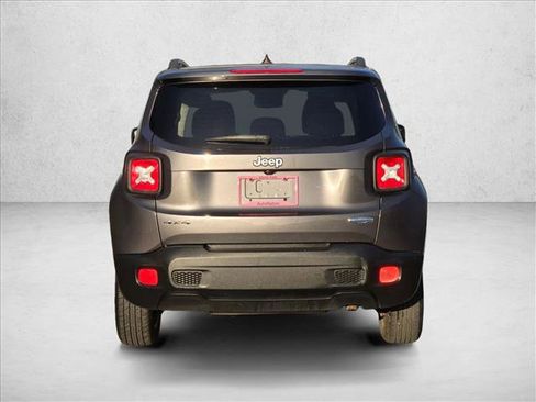 Used 2017 Jeep Renegade Latitude image 6