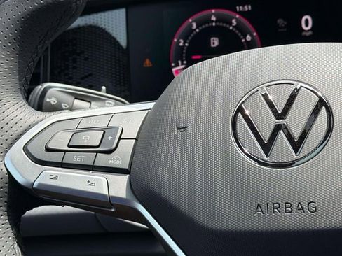 New 2026 Volkswagen Tiguan SE R-Line FWD image 9