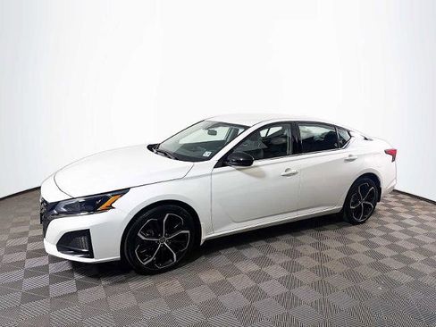 Certified 2025 Nissan Altima 2.5 SR AWD/4WD image 1