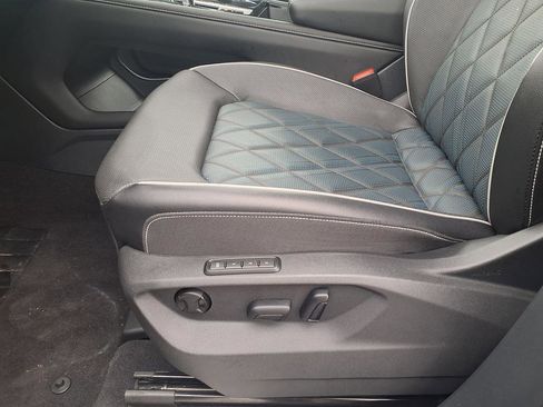 Used 2024 Volkswagen Atlas Cross Sport SEL Premium R-Line image 15