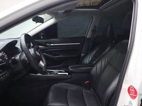 Used 2024 Nissan Altima 2.5 SR w/ SR Premium Package FWD image 17