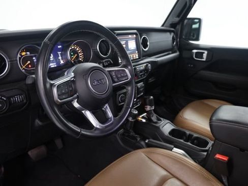 Used 2022 Jeep Wrangler Unlimited Sahara w/ LED Lighting Group AWD/4WD image 19