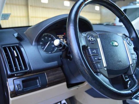 Used 2013 Land Rover LR2 HSE AWD/4WD image 30