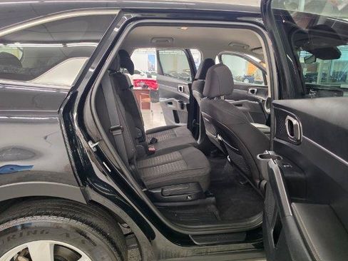 Used 2023 Kia Sorento LX FWD image 32