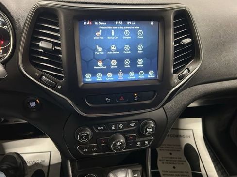 Used 2021 Jeep Cherokee Trailhawk image 16