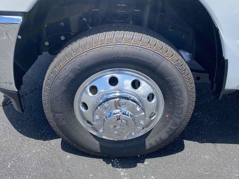 New 2025 RAM 3500 Tradesman w/ Chrome Appearance Group AWD/4WD image 16