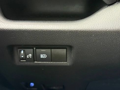 Used 2021 Toyota RAV4 LE AWD/4WD image 23