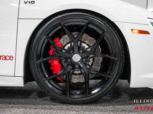 Used 2018 Audi R8 V10 w/ Premium Package RWD image 12