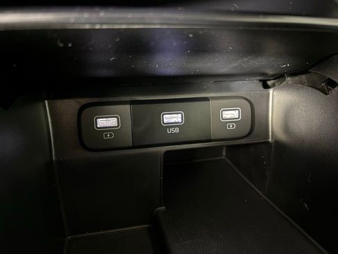 Used 2023 Kia Sorento LX image 27