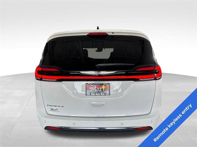 Used 2023 Chrysler Pacifica Touring-L FWD image 6