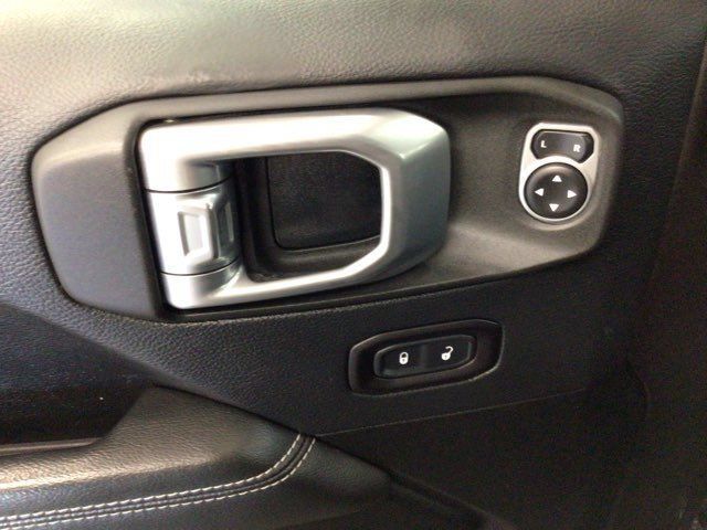 Used 2018 Jeep Wrangler Unlimited Sahara AWD/4WD image 23
