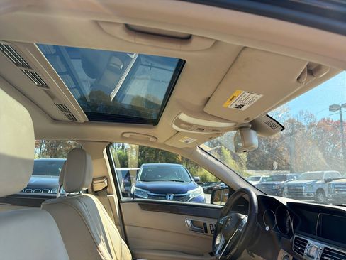 Used 2014 Mercedes-Benz E 350 4MATIC Sedan image 18