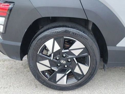 Used 2024 Hyundai Kona SEL w/ Convenience Package FWD image 5