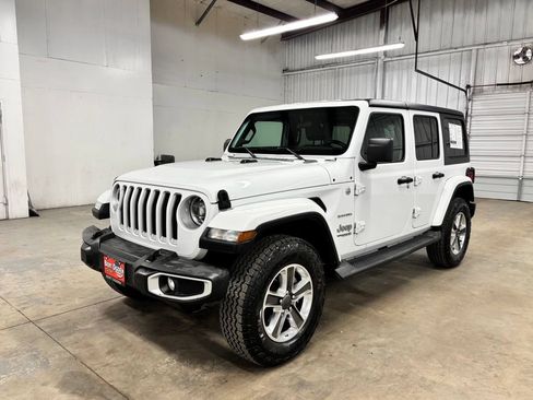 Used 2021 Jeep Wrangler Unlimited Sahara AWD/4WD image 3