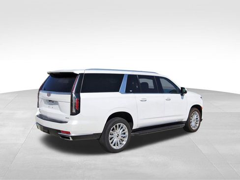 Used 2023 Cadillac Escalade ESV Premium Luxury image 4