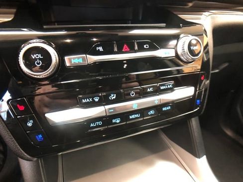 Certified 2022 Ford Explorer Limited w/ Equipment Group 301A image 18