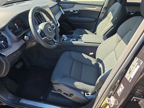 New 2026 Volvo XC90 B6 Plus w/ Protection Package Premier image 8