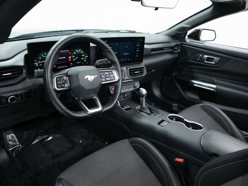Used 2024 Ford Mustang Convertible image 4