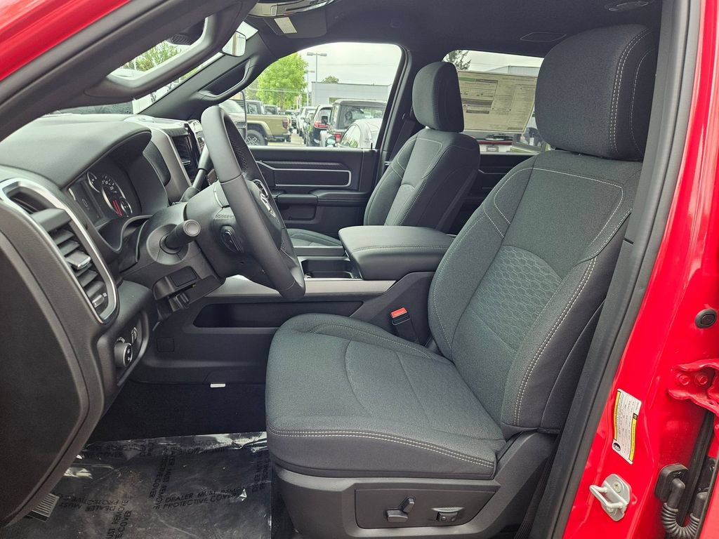 New 2026 RAM 3500 Big Horn AWD/4WD image 12