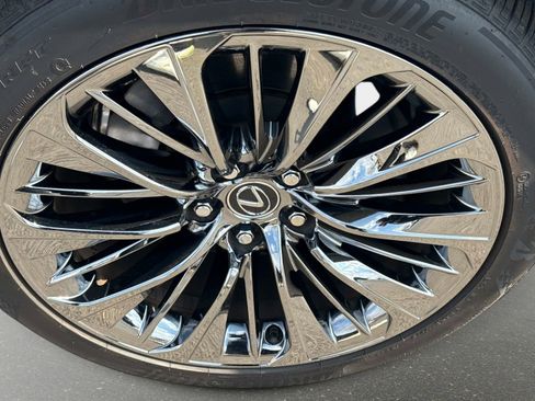 Used 2023 Lexus LS 500 w/ Interior Upgrade Package image 10