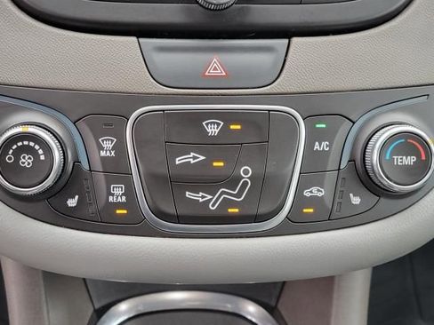 Used 2018 Chevrolet Malibu LT w/ Leather Package FWD image 25