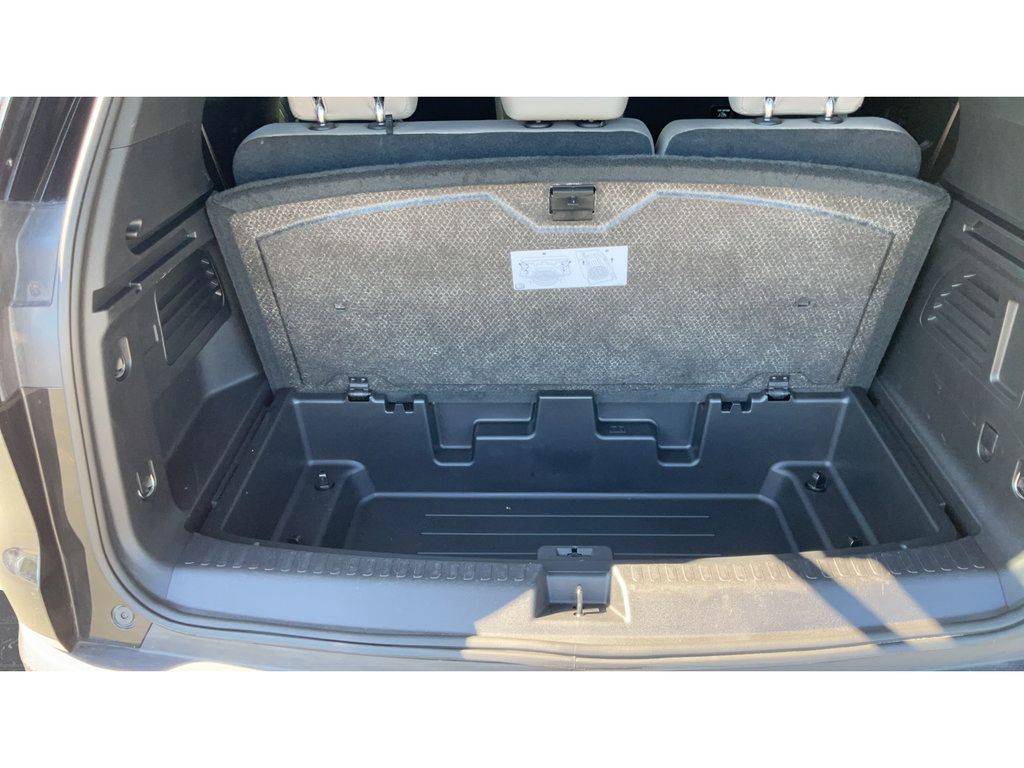 Certified 2026 GMC Acadia Elevation w/ Elevation Premium Package AWD/4WD image 29