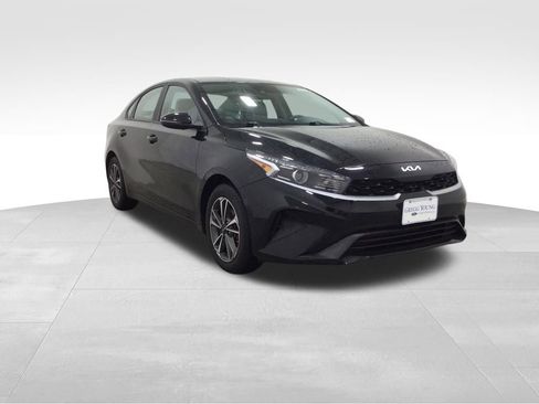 Used 2023 Kia Forte LXS w/ LXS Technology Package image 7