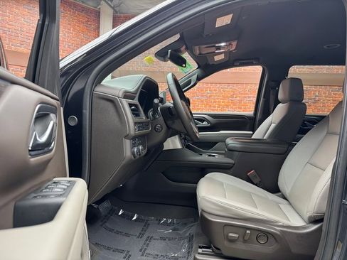 Used 2024 Chevrolet Suburban Z71 w/ Luxury Package image 24