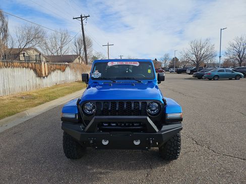 Used 2023 Jeep Gladiator Willys image 5