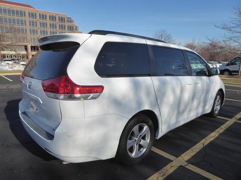 Used 2014 Toyota Sienna LE image 7