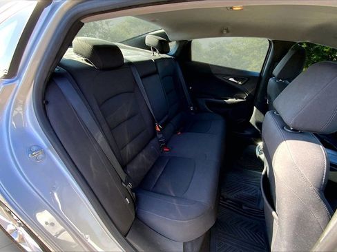 Used 2017 Chevrolet Malibu LT image 25