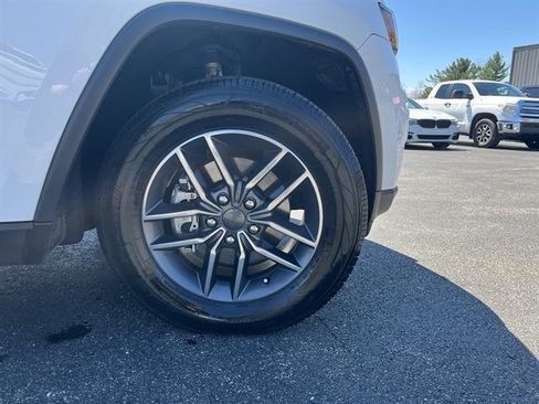 Used 2019 Jeep Grand Cherokee Limited w/ Luxury Group II AWD/4WD image 5