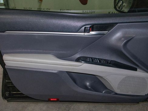 Used 2020 Toyota Camry LE FWD image 10
